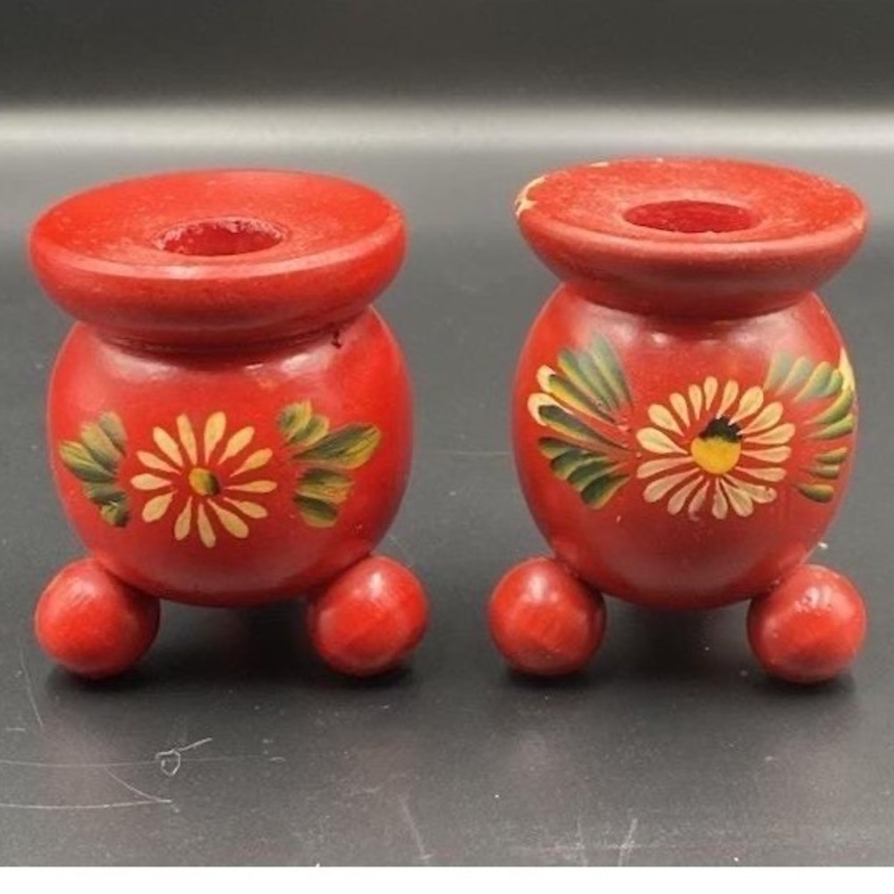 Vtg Swedish Red Wooden Candle Holder Ball-Footed Hand Painted Daisy Sweden 3"